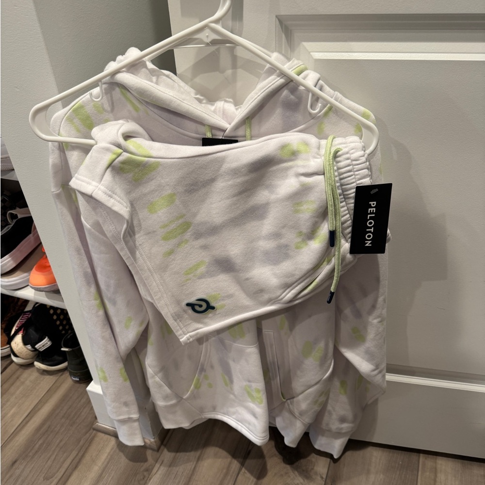 Peloton tie dye matching set. Hoodie and shorts. Size small. Brand new.